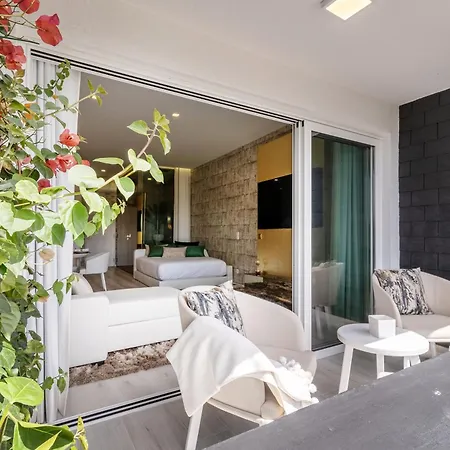 Apartment Whome Seaside Retreat With Balcony Close To Casino